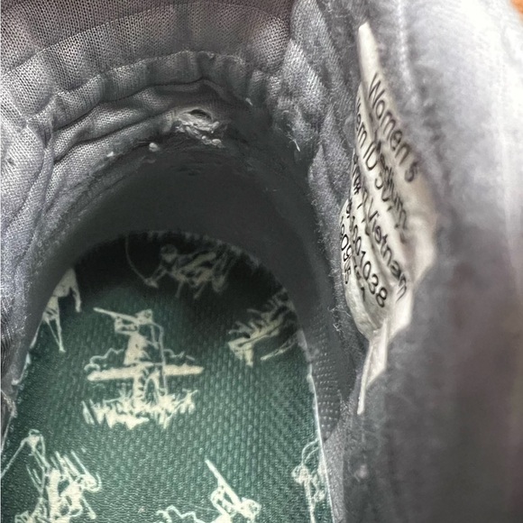 L.L. Bean Mountainside Toggle Boots - Picture 11 of 12